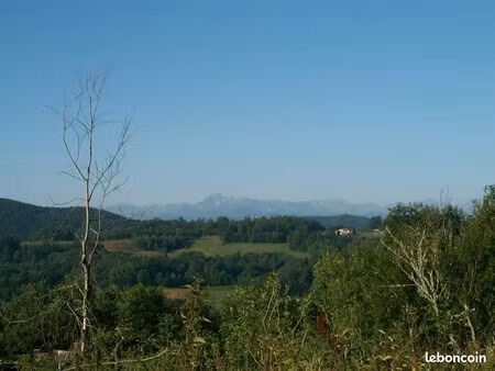 terrain agricole d’environ 1 hectare avec ancienne ferme en ruine et une très belle vue su