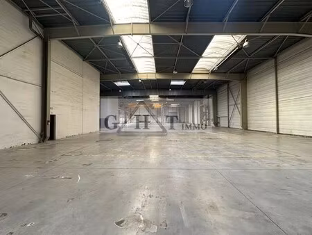 location local commercial