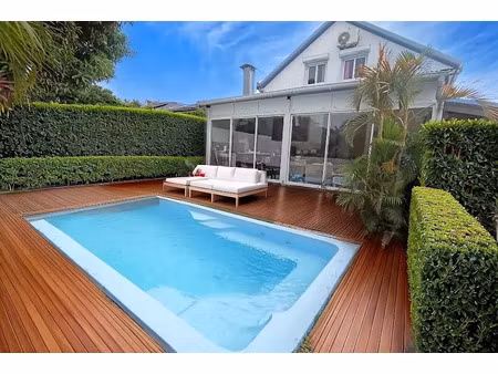 vente maison 8 pièces 136 m² à sainte rose (97439)  280 000 €