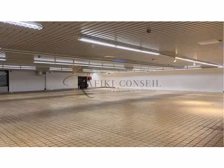 exclu - locaux commerciaux 800 m² - grand parking