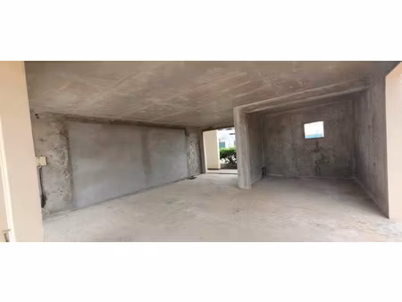 en location 1000 eur par mois à moule local de de 50.56m2