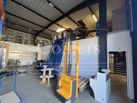 a louer - locaux d'activités -eguilles (13)