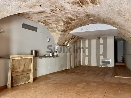 'exclusivité swixim' centre ville d'uzès  local commercial a