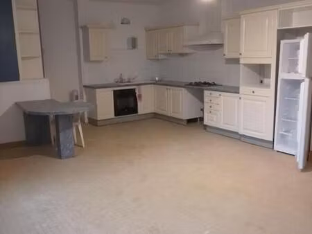 location maison 4 pièces 115 m² à fontenay-le-comte (85200)