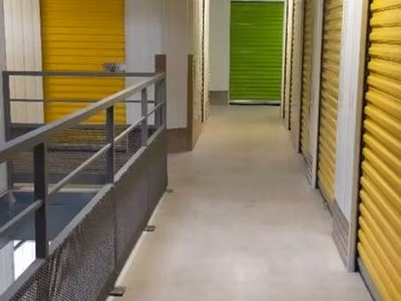 location espace de stockage  garde-meuble  box sécurisé