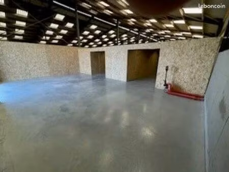 box de stockage garde meuble entrepôt logistique