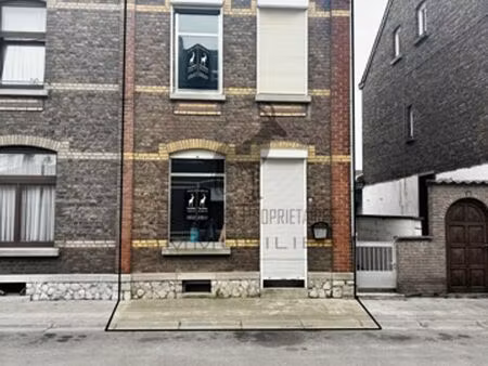 superbe maison a vendre a renover avec garage a auvelais