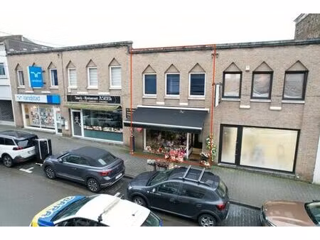 commerce situé au centre de la louvière + parking extérieur