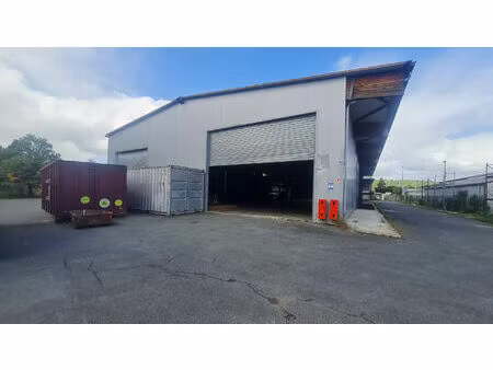 local commercial lamothe montravel 1330 m2