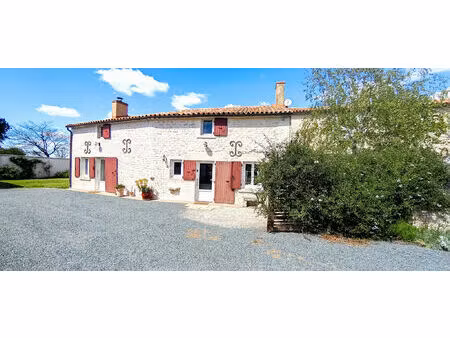 vente maison 8 pièces 201 m² saint-pierre-le-vieux (85420)