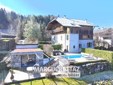 ferme rénovée sur 6600 m² de terrain à chatillon