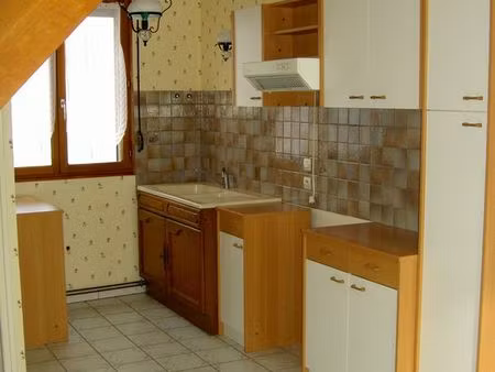 appartement t2 bis à bourbonne-les-bains