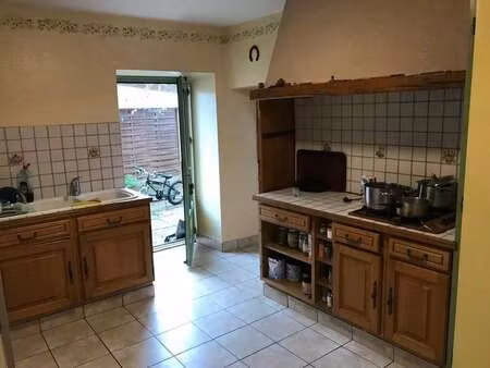 vente immeuble à bressuire (79300) : à vendre / 152m² bressuire
