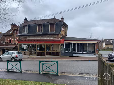 face gare hardricourt  immeuble commercial de 200 m2 loue