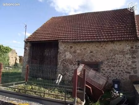 a louer ; batîment remise local 30 m2 + mezzanine / 5 euro mensuel par m2