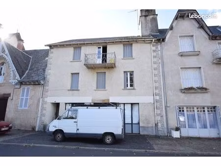 immeuble 181 m² pleaux