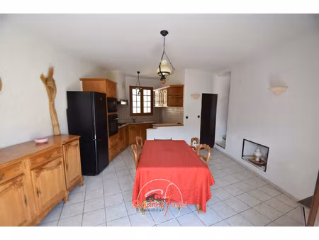 dans maison de village  beau 3 pièces de 50 m2