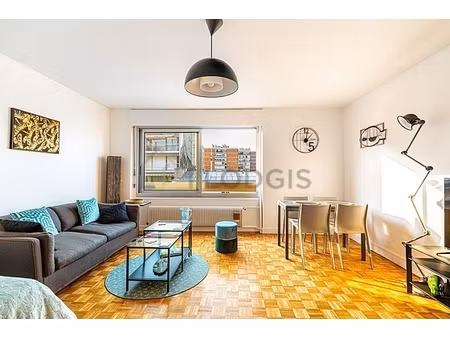 studio meublé avec ascenseur  concierge et local à vélos