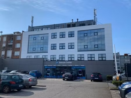 espaces de bureaux rénovés avec aménagement flexible