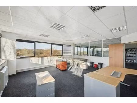 location bureau aubergenville 1 049 m²