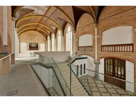 espace unique dans une église