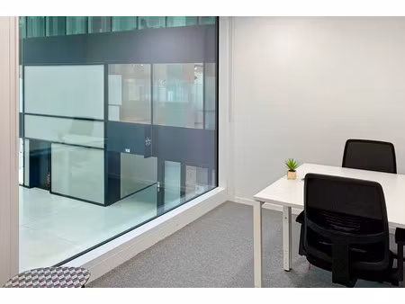 un accès 24 heures sur 24  7 jours sur 7 à des bureaux au design remarquable pour 2 person
