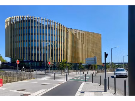 un bureau privé entièrement équipé pour vous et votre équipe à spaces shake building