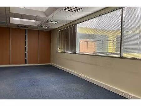 location bureau fleury merogis 859 m²