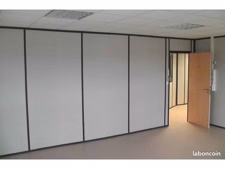 bureau za grenade 37 m2 plus parties communes  coin détente  wc 444 ht hors charges