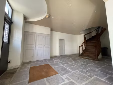 st jean pied de port hyper centre  local professionnel en 1e