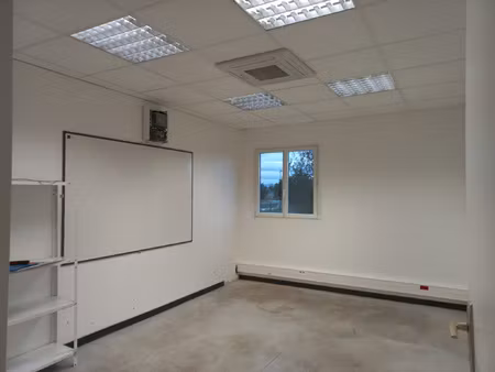 bureaux et espace de stockage