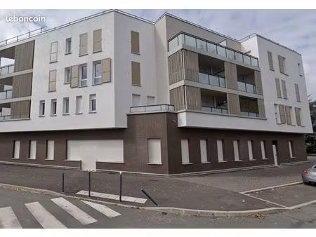 boutique 275 m² egly