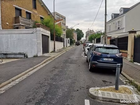 boutique 482 m² les lilas