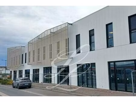 vente - commerce 629.1 m2 les ponts de ce