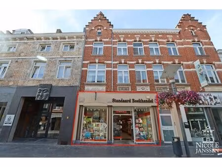 mooi verzorgde en instapklare gelijkvloerse handelsruimte in centrum maaseik