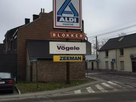 immeuble commercial d'env. 1015m² + parkings