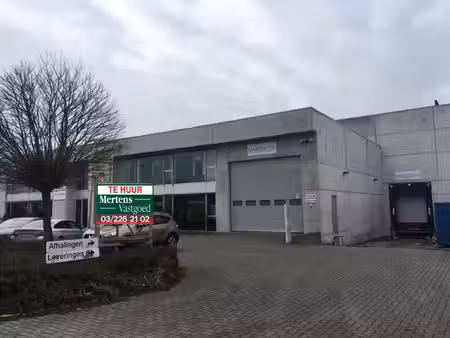 te huur logistieke magazijnruimte met kantoor/showroom