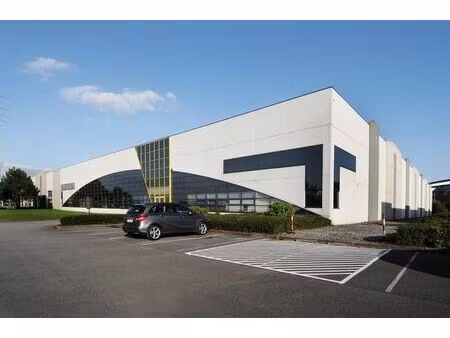 entrepot 10.400 m² avec surface de bureaux
