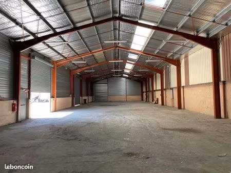 local industriel 674 m²
