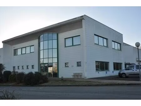 location entrepôt / local d'activités la creche 5 166 m²