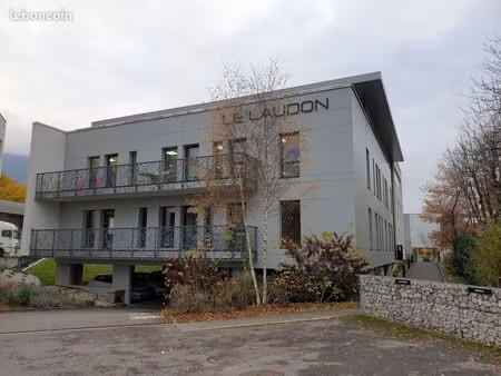 place parking à louer parc des glaisins (près base camp osv & scott)