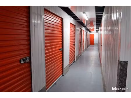location de box de stockage sécurisés de 1 à 20m2 (prix pour 2m2 sans assurance)