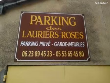box pour meubles et parking pour véhicules