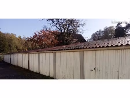 garage à louer dans enclos fermé