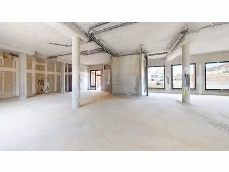 bois d'arcy - a vendre local commercial neuf 271 m2
