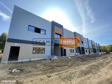 local d'activité 687 m²