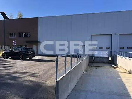 location local d'activités carbon blanc 2 100 m²