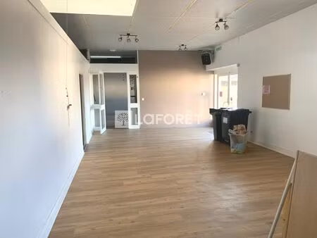 local commercial châteaubernard 183.0 m2