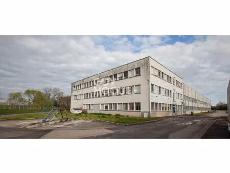 genlis bâtiment d'activité de 11 330 m2 sur un terrain de 27 600 m2