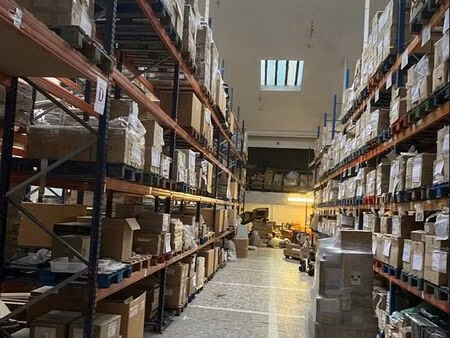 location local d'activités la courneuve 4 400 m²